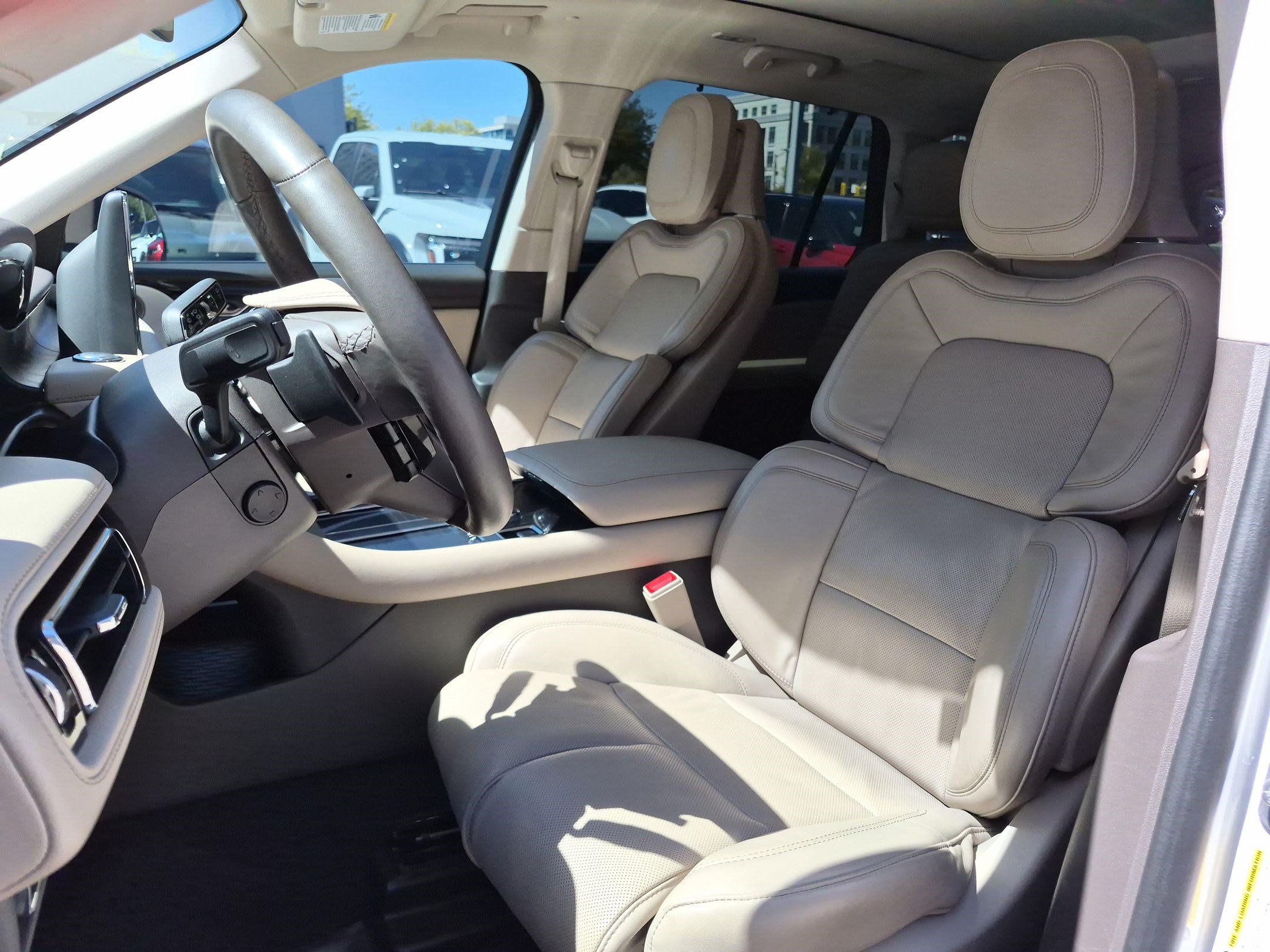 Used 2024 Lincoln Aviator Reserve w/ Equipment Group 201A AWD/4WD image 26
