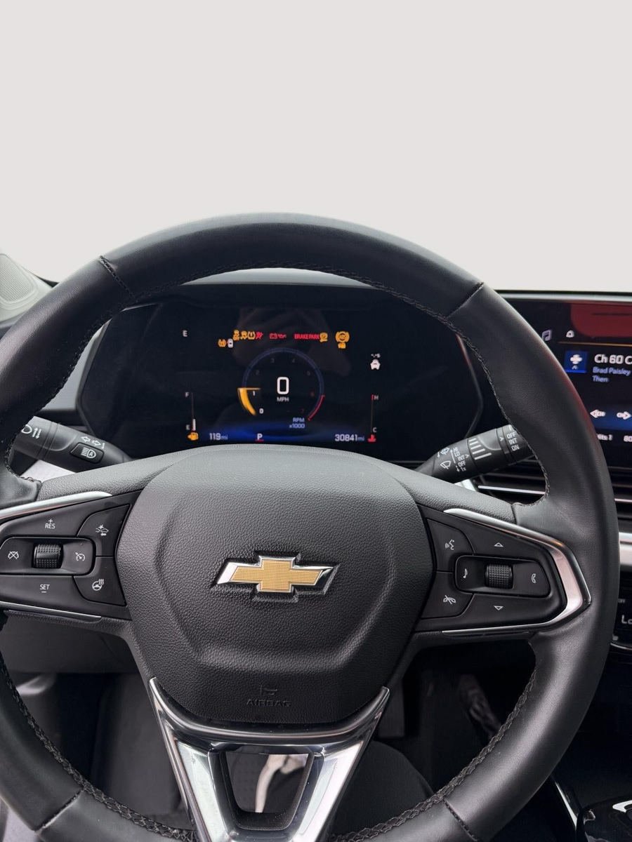 Used 2024 Chevrolet Trax LT w/ Driver Confidence Package FWD image 19