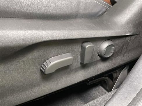 Used 2023 Subaru Forester Touring image 19