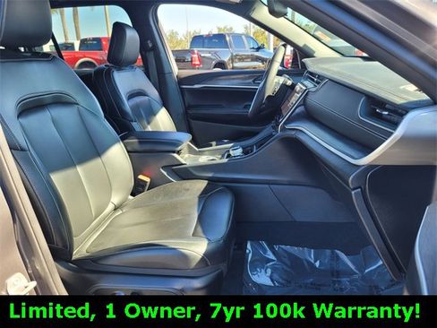 Certified 2024 Jeep Grand Cherokee Limited image 17