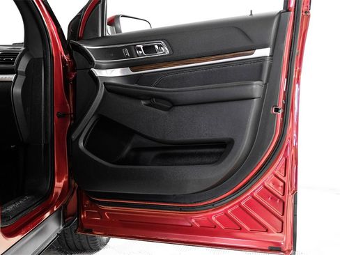 Used 2019 Ford Explorer Limited w/ Class III Trailer Tow Package image 45