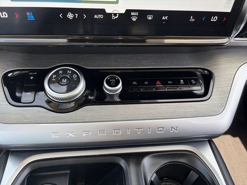 Used 2025 Ford Expedition Max Platinum AWD/4WD image 25