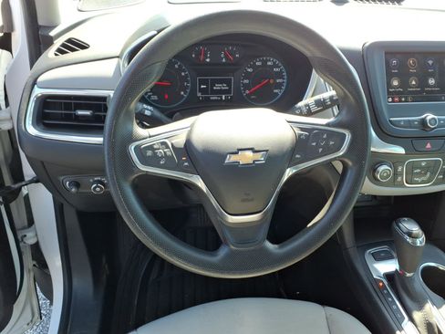 Used 2020 Chevrolet Equinox LS image 8