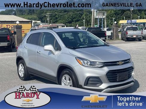 Used 2020 Chevrolet Trax LT w/ LT Convenience Package FWD image 1