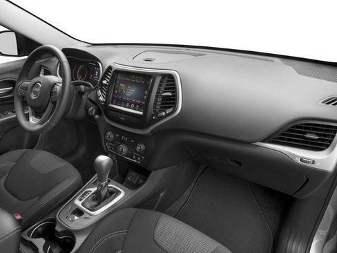 Used 2016 Jeep Cherokee Latitude FWD image 16