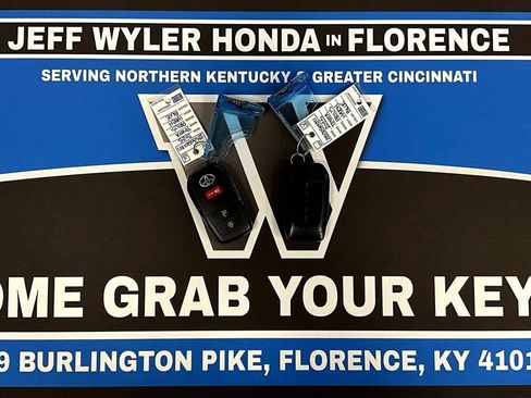 Used 2025 Toyota Prius LE FWD image 35
