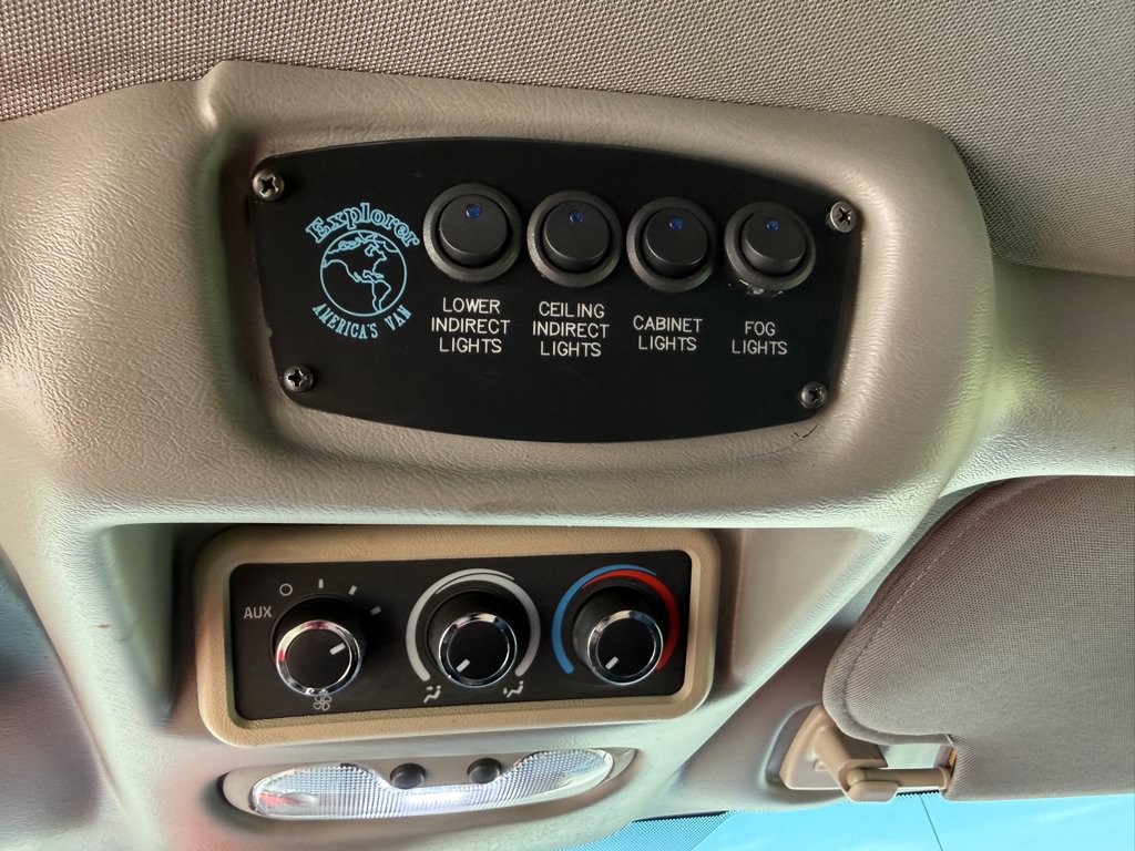 Used 2013 Chevrolet Express 2500 Extended RWD image 16