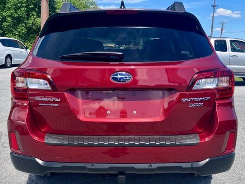 Used 2017 Subaru Outback 3.6R Limited AWD/4WD image 5