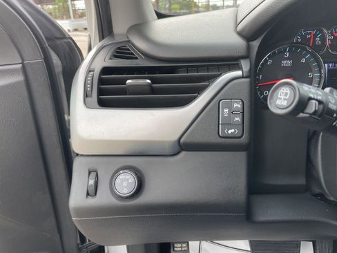 Used 2018 Chevrolet Suburban LT w/ Luxury Package image 19