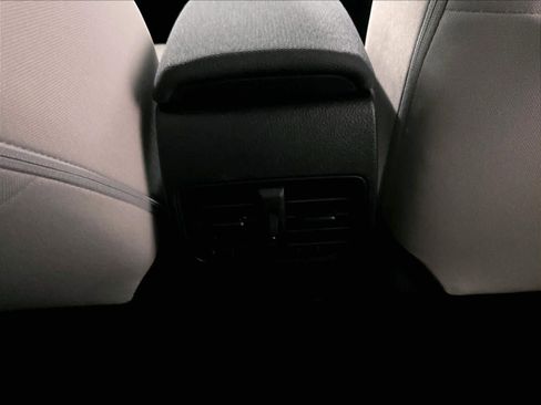 Used 2024 Toyota Corolla Cross LE image 28