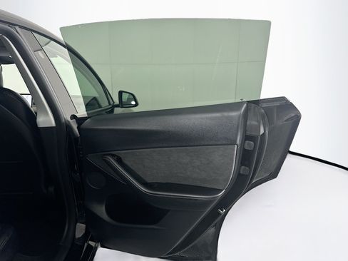 Used 2025 Tesla Model Y Performance AWD/4WD image 31