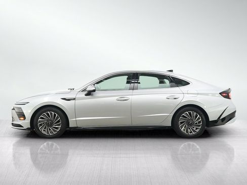 Used 2025 Hyundai Sonata SEL FWD image 2