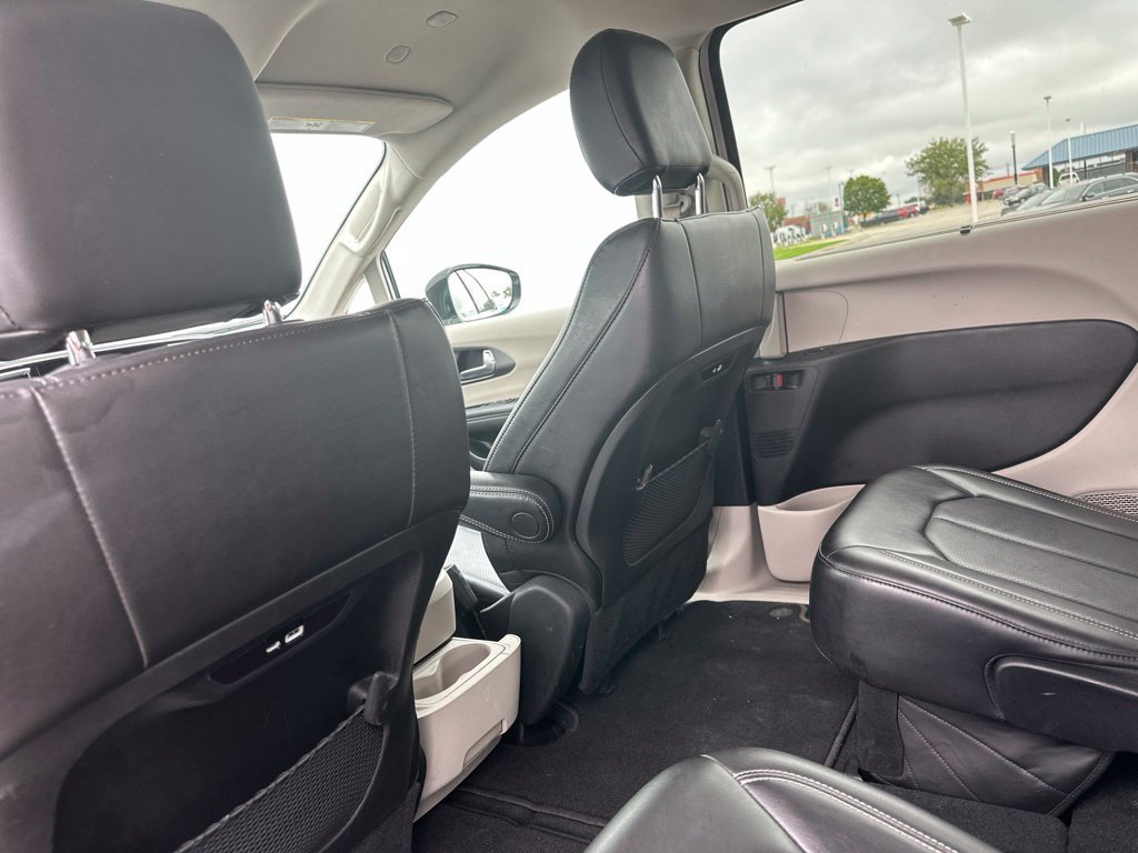 Used 2024 Chrysler Pacifica Touring-L FWD image 15