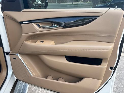 Used 2019 Cadillac Escalade Platinum AWD/4WD image 27