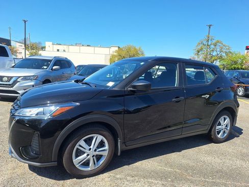 Certified 2025 Nissan Kicks Play S image 9