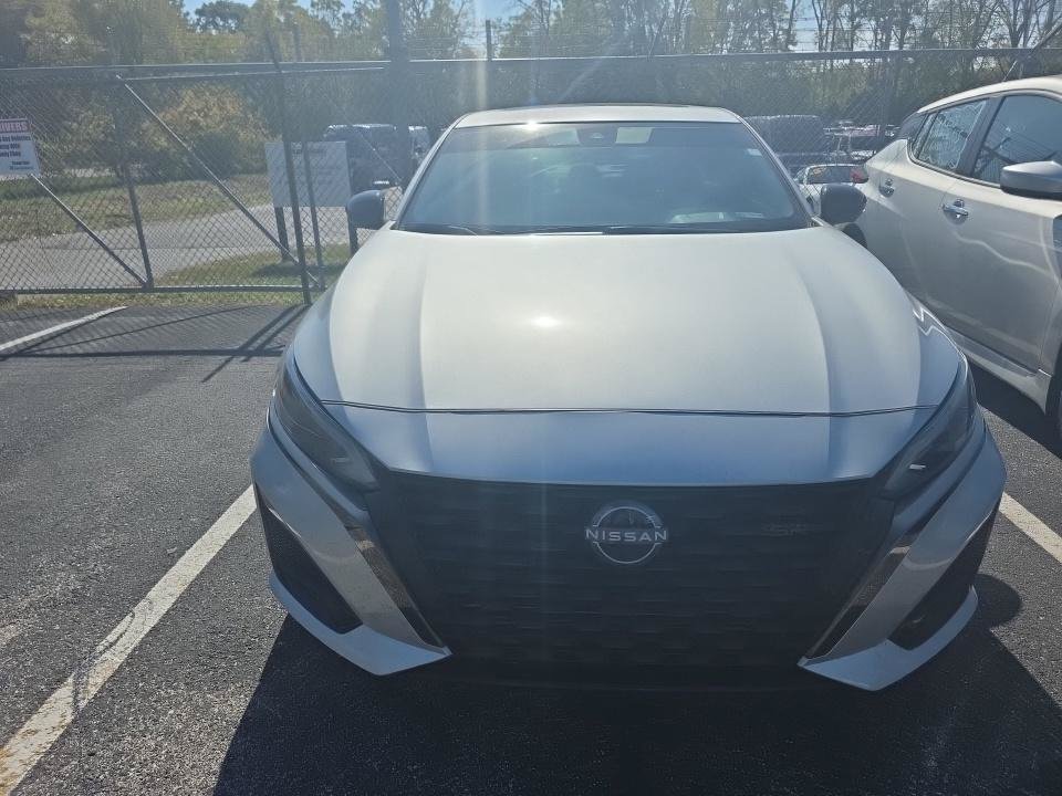 Certified 2023 Nissan Altima 2.0 SR FWD image 2