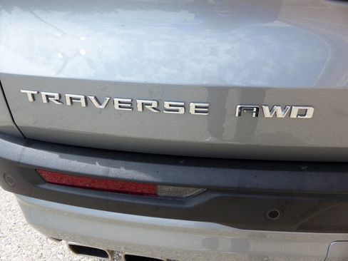 Used 2025 Chevrolet Traverse LT w/ LPO, Floor Liner Package AWD/4WD image 9