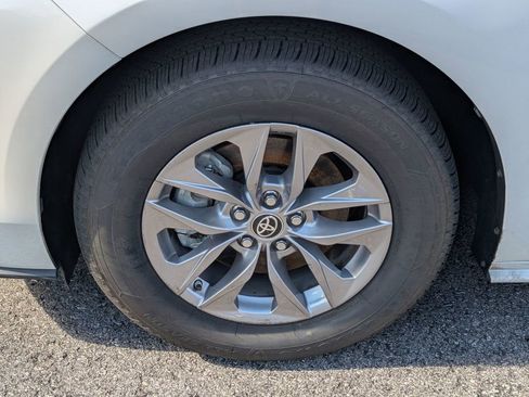 Used 2023 Toyota Sienna XLE image 10