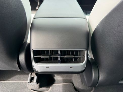 Used 2024 Tesla Model Y Long Range image 42