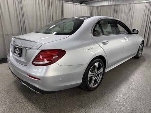 Used 2018 Mercedes-Benz E 300 4MATIC image 4