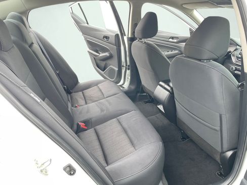 Used 2025 Nissan Altima 2.5 SV FWD image 13