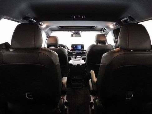 Used 2021 Toyota Sienna XSE w/ XSE Plus Package image 17