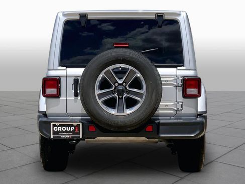 Used 2022 Jeep Wrangler Unlimited Sahara AWD/4WD image 5