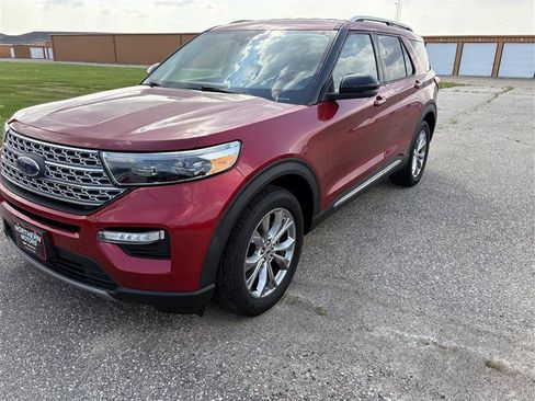 Used 2021 Ford Explorer Limited w/ Equipment Group 301A AWD/4WD image 2