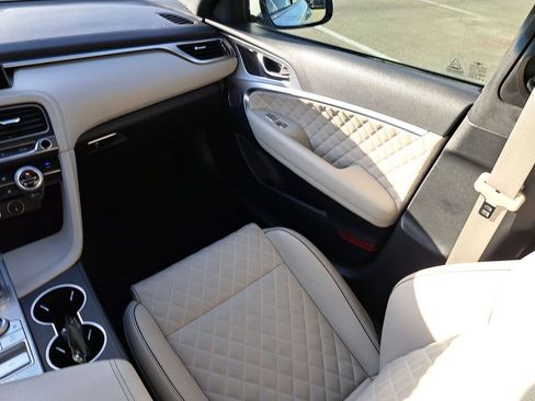 Used 2022 Genesis G70 3.3T image 17