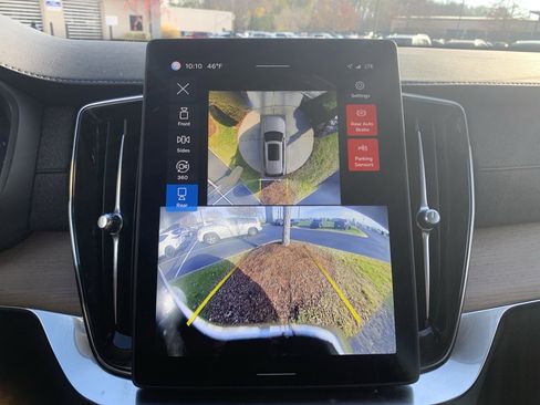 Used 2025 Volvo XC90 B6 Plus image 25