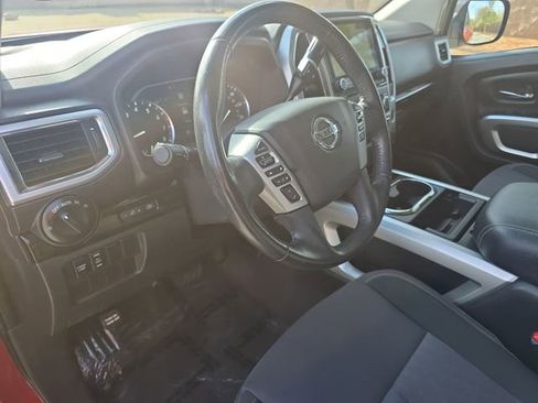 Used 2021 Nissan Titan SV w/ SV Convenience Package RWD image 10