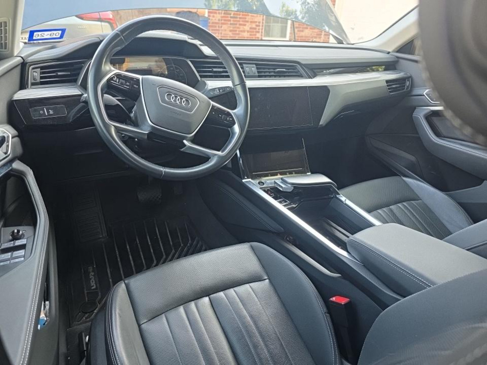 Used 2024 Audi Q8 e-tron Premium Plus AWD/4WD image 2