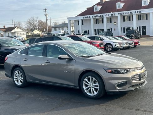 Used 2017 Chevrolet Malibu LT image 3