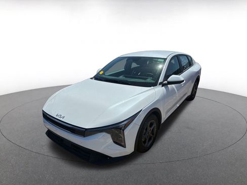 Used 2025 Kia K4 LXS image 7