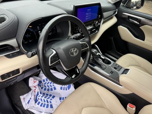 Used 2023 Toyota Highlander Limited image 13