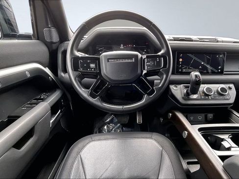 Used 2023 Land Rover Defender 110 X-Dynamic SE image 4