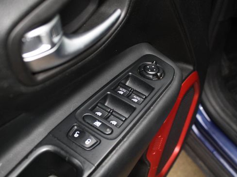 Used 2016 Jeep Renegade Trailhawk image 8