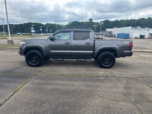 Used 2022 Toyota Tacoma SR AWD/4WD image 5