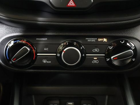 Used 2022 Kia Soul LX image 41