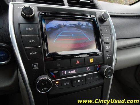 Used 2017 Toyota Camry XLE w/ Moonroof Package FWD image 19