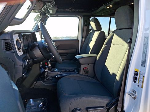 Used 2024 Jeep Wrangler Unlimited Sahara image 13