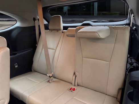 Used 2022 Toyota Highlander XLE image 17