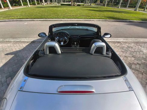Used 2006 MAZDA MX-5 Miata Grand Touring RWD image 24