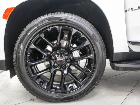 Used 2024 GMC Yukon XL SLT w/ SLT Luxury Package AWD/4WD image 33