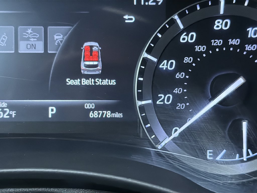 Used 2021 Toyota Highlander XLE AWD/4WD image 25