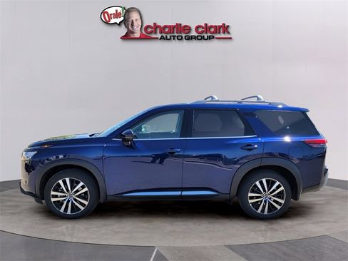 Used 2024 Nissan Pathfinder Platinum w/ Cargo Package image 2