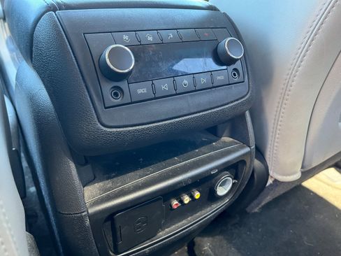 Used 2010 Chevrolet Traverse LTZ AWD/4WD image 12