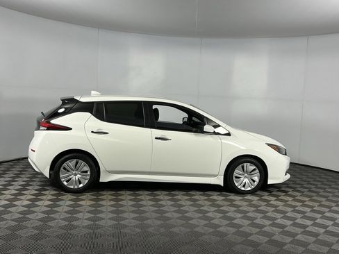 Used 2024 Nissan Leaf S image 3