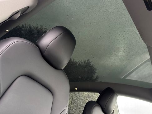 Used 2022 Tesla Model Y Long Range image 14