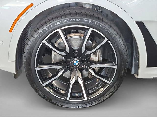 Used 2022 BMW X7 xDrive40i w/ M Sport Package AWD/4WD image 24